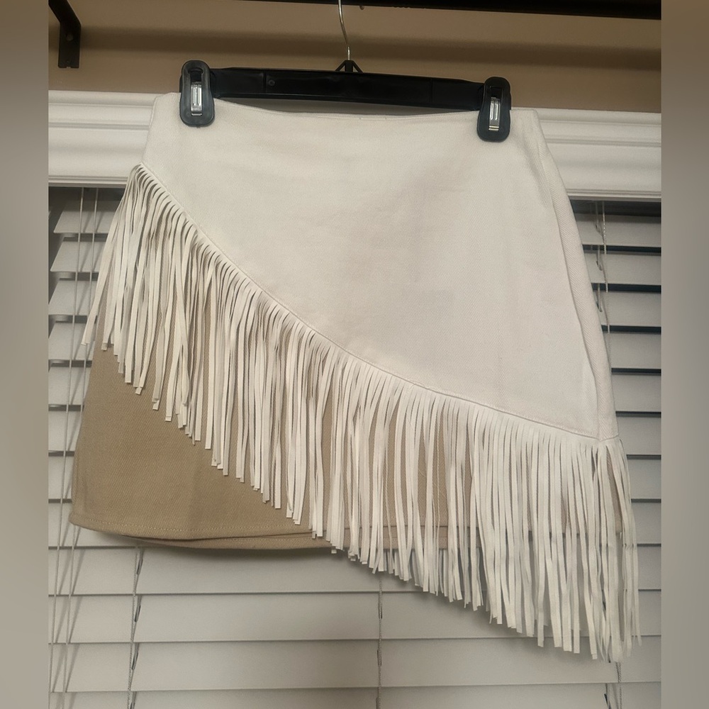 Le Lis Two-Tone Fringe Mini Skirt in White and Tan